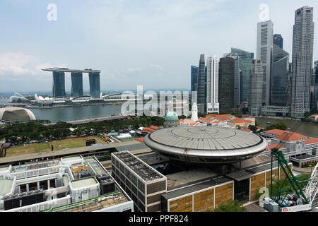 Luftaufnahme des kreisförmigen Supreme Court Building, Marina Bay Sands Hotel Komplex und Financial District in der Nähe von Boat Quay in Singapur Asien Stockfoto