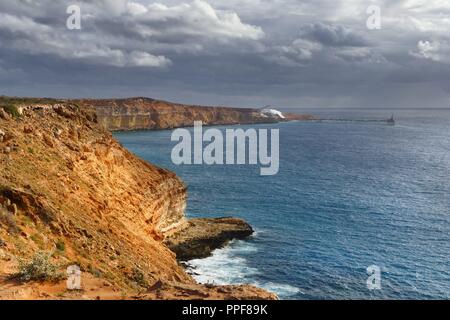 Costal Cliffs zu Lake McLeod Salz Schiff Verladeanlage, Quobba, Gascoyne, Western Australia | Verwendung weltweit Stockfoto