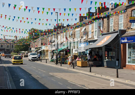 Unabhängige Geschäfte Geschäfte Geschäfte Geschäfte auf Bishopthorpe Road im Sommer als Bishy Road bekannt York North Yorkshire England GB Großbritannien Stockfoto