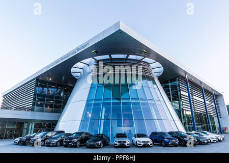 Stuttgart, Deutschland - 07 September, 2018: Mercedes Benz Hauptsitz in der Abenddämmerung. Mercedes Benz ist ein globaler Automobilmarke und eine Abteilung der Deutschen Stockfoto