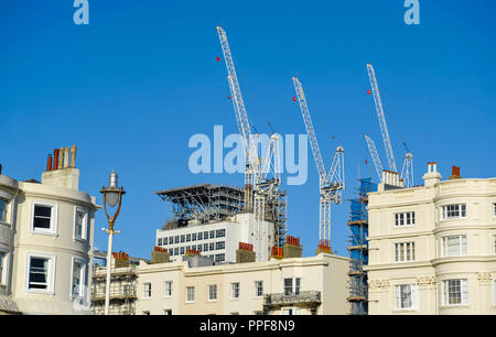 Der neue Hubschrauberlandeplatz des Royal Sussex County Hospital wird gebaut, der neue Hubschrauberlandeplatz befindet sich auf der britischen Spitze Stockfoto