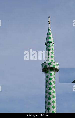 Weiß-grün Minarett der Moschee in Hamburg Stockfoto