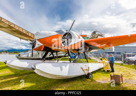 Exteriorr Blick auf die Alaska Aviation Museum auf Lake Hood in Anchorage Alaska entfernt Stockfoto