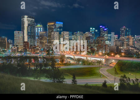Die schöne Nacht Skyline von Calgary, Alberta, Kanada Stockfoto