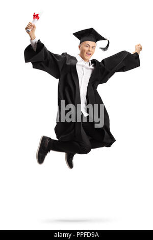 Überglücklich Schulabgänger mit einem Diplom auf weißem Hintergrund springen Stockfoto