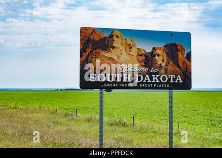 Willkommen in South Dakota highway Schild entlang der Staatsgrenze Stockfoto