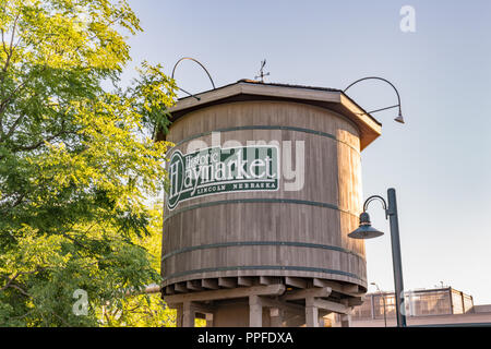 LINCOLN, NE - 10. Juli 2018: Eisenbahn Wasserturm in der historischen Haymarket Viertel von Lincoln, Nebraska Stockfoto