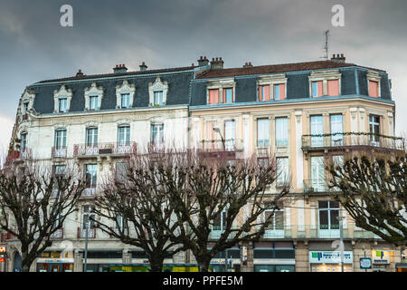 Belfort, Frankreich, 26. Dezember 2017: typische Architektur Detail von Gebäuden in der Innenstadt an einem Wintertag Stockfoto