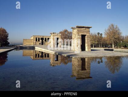 Spanien. Madrid. Tempel von Debod. Alte ägyptische Tempel, wurde demontiert und wieder aufgebaut in Madrid im Jahr 1968. Aus Süden von Ägypten, in der Nähe von Assuan. 200 v. Chr. erbaut. West Park. Stockfoto