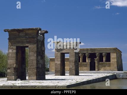 Spanien. Madrid. Tempel von Debod. Alte ägyptische Tempel, wurde demontiert und wieder aufgebaut in Madrid im Jahr 1968. Aus Süden von Ägypten, in der Nähe von Assuan. 200 v. Chr. erbaut. West Park. Stockfoto