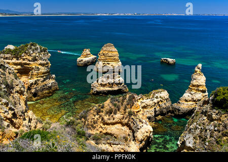 Felsformationen an Camilo Strand, Praia do Camilo, Lagos, Algarve, Portugal Stockfoto