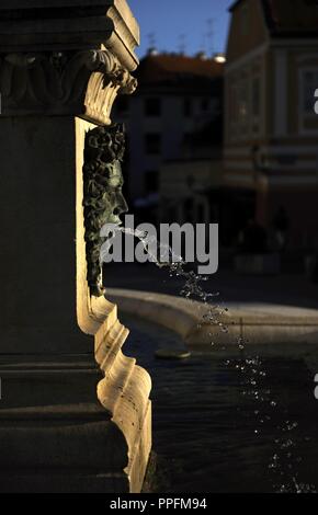 Kroatien. Zagreb. Heilige Maria der Spalte mit Engeln und Brunnen, die von der deutsch-österreichischen Bildhauer Anton Dominik Fernkorn (1813-1878) im Jahre 1865. Der Brunnen wurde vom österreichischen Architekten Hermann Bolle (1845-1926) zwischen 1880-1882 gebaut. Rohr Brunnen. Detail. Kaptol Square. Stockfoto