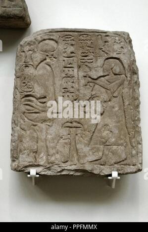 Sandstein Stele, Setau, Vizekönig von Ramses II. und ist ein Angebot an die Schlange - Göttin Renenutet. 1279-1213 v. Chr.. 19. Dynastie. Neuen Reich. Von Wadi Halfa. British Museum. London. Vereinigtes Königreich. Stockfoto