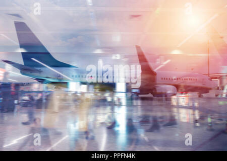 Modernen Flughafen mit blur Effekte. Double Exposure Stockfoto