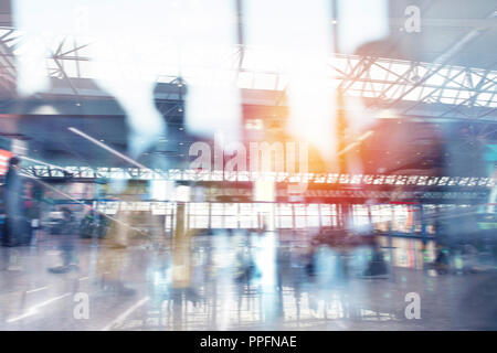 Modernen Flughafen mit blur Effekte. Double Exposure Stockfoto