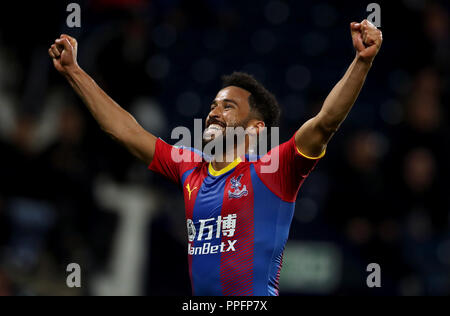 Crystal Palace Andros Townsend feiert dritten Ziel seiner Seite des Spiels zählen während der dritten Runde Carabao Pokalspiel in West Bromwich, West Bromwich. Stockfoto