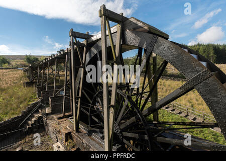 Oberschlächtiges Wasserrad an killhope Mine Museum, Cowshill, County Durham, England, Großbritannien Stockfoto