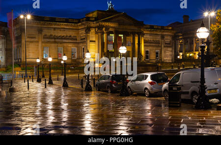 Walker Art Gallery auf William Brown Street, Liverpool, gesehen von Kommutierung Zeile. Bild im September 2018 übernommen. Stockfoto