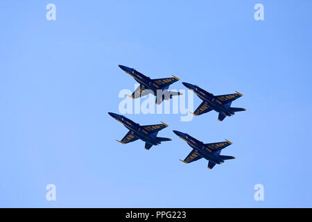 Blauer Engel fliegen in Diamond Formation an der Cleveland Air Show 2018 Stockfoto