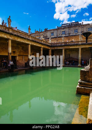 Die große Badewanne des historischen Römischen Bäder, Badewanne, Somerset, England, UK. Stockfoto
