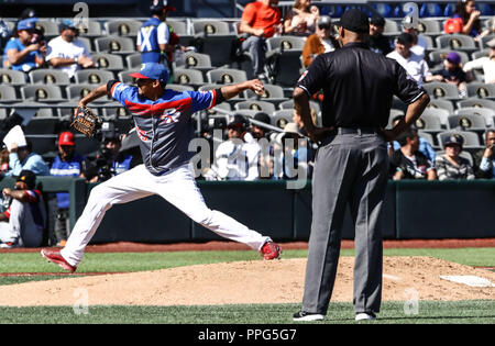 Giovanni Soto. . Acciones, durante el Partido de Beisbol entre Criollos de Caguas Puerto Rico contra las Águilas Cibaeñas de Republica Dominicana, Stockfoto