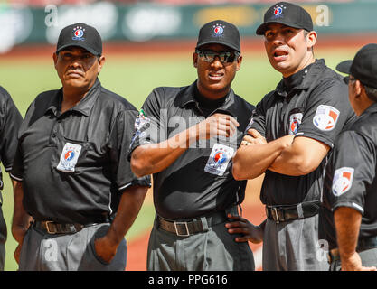 Tipo de de ampayers de la TPA. Ampayer. Partido de Beisbol de la Serie del Caribe con El Encuentro entre Caribes de Anzoátegui de Venezuela contra Stockfoto