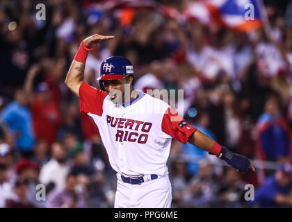 Eddie Rosario de Puerto Rico pega de Hit doblete, durante el World Baseball Classic en Estadio Charros de Jalisco en Guadalajara, Jalisco, Mexiko. Ma Stockfoto