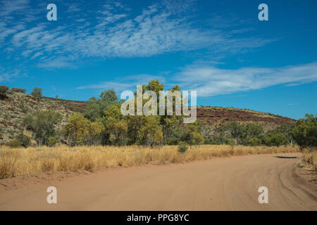 Straße in das Palm Valley, MacDonnell Ranges, Nothern Territory, Australien Stockfoto