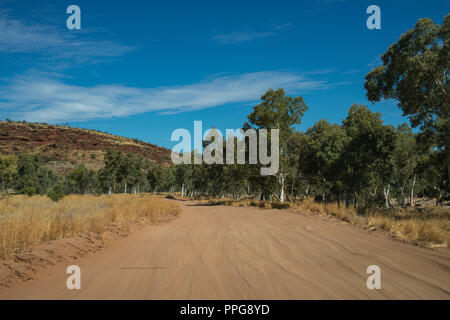 Straße in das Palm Valley, MacDonnell Ranges, Nothern Territory, Australien Stockfoto