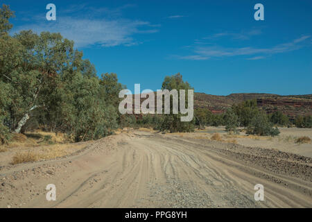 Straße in das Palm Valley, MacDonnell Ranges, Nothern Territory, Australien Stockfoto