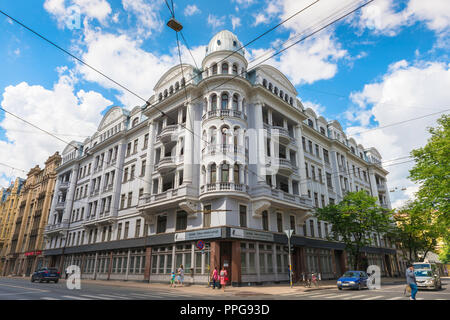 Riga Corner House, mit Blick auf das ehemalige Hauptquartier der KGB-sowjetischen Geheimdienst (der Iela 69) im Zentrum von Riga, Lettland. Stockfoto