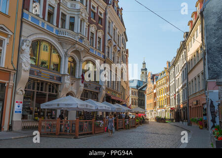 Altstadt von Riga, szenischer Blick auf Jugendstil-Architektur in einer Straße in der Nähe des Livu Laukums Platzes in der Altstadt von Riga, Lettland. Stockfoto