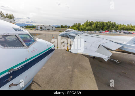 Exteriorr Blick auf die Alaska Aviation Museum auf Lake Hood in Anchorage Alaska entfernt Stockfoto