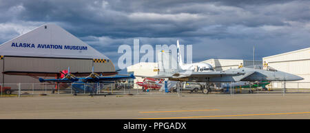 Exteriorr Blick auf die Alaska Aviation Museum auf Lake Hood in Anchorage Alaska entfernt Stockfoto