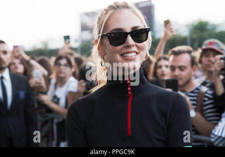 Chiara Ferragni in Mailand nach Prada in Mailand auf der Modewoche SS 19. Stockfoto