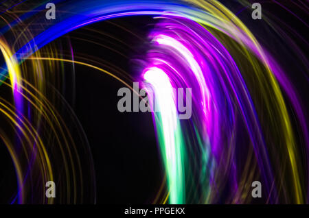 Zusammenfassung Hintergrund gut für eine Anzeige, hübsche wirbelt der Licht, in hellen Farben. Neon-effekt. Stockfoto