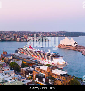 Carnival Spirit Kreuzfahrt Schiff angedockt an der Overseas Passenger Terminal in Sydney, New South Wales, Australien Stockfoto