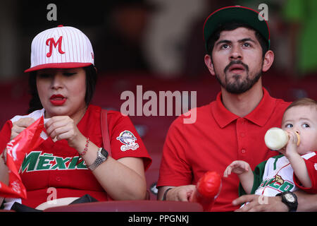 Afición de Mexico, durante el Partido de Beisbol de la Serie del Caribe entre Kuba vs Puerto Rico en El Nuevo Estadio de los Tomateros en Culiacan, M Stockfoto