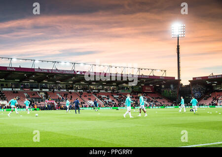 Bournemouth, UK. 25. September 2018. Blackburn Rovers warm up für die EFL Carabao Cup 1/16-Final Match zwischen AFC Bournemouth und die Blackburn Rovers in der Vitalität Stadion, Bournemouth, England am 25. September 2018. Foto von Simon Carlton. Nur die redaktionelle Nutzung, eine Lizenz für die gewerbliche Nutzung erforderlich. Keine Verwendung in Wetten, Spiele oder einer einzelnen Verein/Liga/player Publikationen. Credit: UK Sport Pics Ltd/Alamy leben Nachrichten Stockfoto