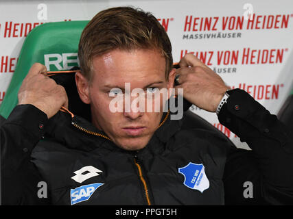 25. September 2018, Niedersachsen, Hannover: Fußball: Bundesliga, Spieltag 5: Hannover 96 - 1899 Hoffenheim in der HDI-Arena. Der Hoffenheimer coach Julian Nagelsmann ist in der Arena vor dem Spiel. Foto: Peter Steffen/dpa - WICHTIGER HINWEIS: Gemäß den Vorgaben der DFL Deutsche Fußball Liga bzw. des DFB Deutscher Fußball-Bund ist es untersagt, in dem Stadion und / oder vom Spiel angefertigte Fotoaufnahmen in Form von Sequenzbildern und/oder Videoähnlichen Fotostrecken zu verwerten bzw. verwerten zu lassen. Stockfoto