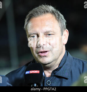 25. September 2018, Niedersachsen, Hannover: Fußball: Bundesliga, Spieltag 5: Hannover 96 - 1899 Hoffenheim in der HDI-Arena. Hannovers Trainer Andre Breitenreiter ist in der Arena vor dem Spiel. Foto: Peter Steffen/dpa - WICHTIGER HINWEIS: Gemäß den Vorgaben der DFL Deutsche Fußball Liga bzw. des DFB Deutscher Fußball-Bund ist es untersagt, in dem Stadion und / oder vom Spiel angefertigte Fotoaufnahmen in Form von Sequenzbildern und/oder Videoähnlichen Fotostrecken zu verwerten bzw. verwerten zu lassen. Stockfoto