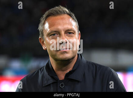 25. September 2018, Niedersachsen, Hannover: Fußball: Bundesliga, Spieltag 5: Hannover 96 - 1899 Hoffenheim in der HDI-Arena. Hannovers Trainer Andre Breitenreiter ist in der Arena vor dem Spiel. Foto: Peter Steffen/dpa - WICHTIGER HINWEIS: Gemäß den Vorgaben der DFL Deutsche Fußball Liga bzw. des DFB Deutscher Fußball-Bund ist es untersagt, in dem Stadion und / oder vom Spiel angefertigte Fotoaufnahmen in Form von Sequenzbildern und/oder Videoähnlichen Fotostrecken zu verwerten bzw. verwerten zu lassen. Stockfoto