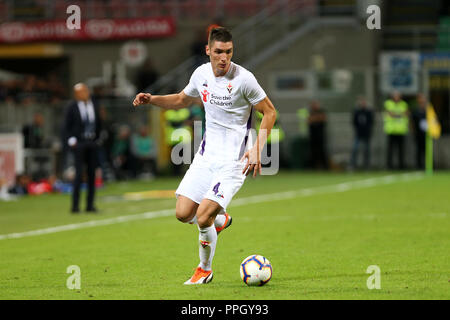 Mailand, Italien. 25. September, 2018. Nikola Milenkovic von ACF Fiorentina in Aktion während der Serie A-Spiel zwischen FC Internazionale und ACF Fiorentina. Credit: Marco Canoniero/Alamy leben Nachrichten Stockfoto