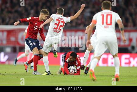 Firo: 25.09.2018 Fuvuball, Fussball: 1. Bundesliga FC Bayern München - FC Augsburg, Serge Gnabry, FC Bayern München, München, Humor | Verwendung weltweit Stockfoto