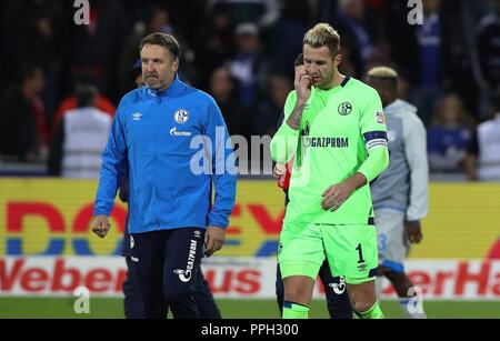 Firo: 25.09.2018 Fußball, Fußball: 1. Bundesliga, Saison 2018/2019 SC Freiburg - FC Schalke 04 S04 S04 Torwart, Torwart, Torwart, Ralf Fahrmann, Faehrmann, Geste, Gestik, Enttäuschung, enttäuscht, Enttäuschung, enttäuscht, unzufrieden, | Verwendung weltweit Stockfoto