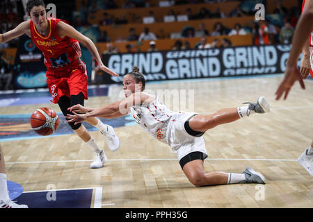 Santa Cruz De Tenerife, Spanien. 25 Sep, 2018. Marjorie Carpreaux Belgien den Ball während der Gruppe C Spiel zwischen Belgien und Spanien in der FIBA Frauen 2018 Basketball-WM in Teneriffa, Spanien, Sept. 25, 2018. Belgien gewann 72-63 und in das Viertelfinale. Credit: Zheng Huansong/Xinhua/Alamy leben Nachrichten Stockfoto