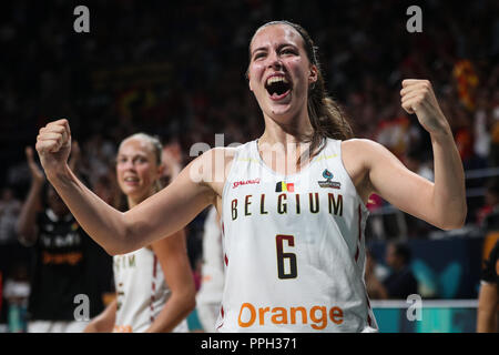 Santa Cruz De Tenerife, Spanien. 25 Sep, 2018. Antonia Delaere Belgien feiert nach der Gruppe C Spiel zwischen Belgien und Spanien in der FIBA Frauen 2018 Basketball-WM in Teneriffa, Spanien, Sept. 25, 2018. Belgien gewann 72-63 und in das Viertelfinale. Credit: Zheng Huansong/Xinhua/Alamy leben Nachrichten Stockfoto