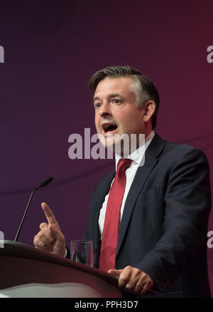 Liverpool, Großbritannien. 26. Sep 2018. Die jährliche Konferenz der Labour Party 2018, Albert Docks, Liverpool, England, UK. 26. September, 2018. Jonathan Ashworth M.P. Schatten Staatssekretär für Gesundheit im Ungleichheiten die Labour Party Jährliche Konferenz 2018. Alan Beastall/Alamy leben Nachrichten Stockfoto