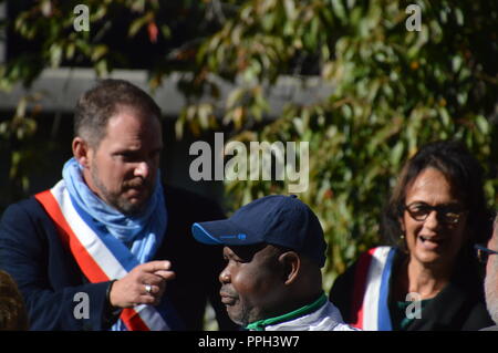 Paris, Frankreich. 26. September 2018. Illegale Besetzung. Der Bürgermeister von Montreuil, Patrice Bessac (Pariser Vorort), erlaubt die illegale Migranten in unbesetzten Aufbau eines Zentrums für Bildung AFPA untergebracht werden, nur in der Nähe des Rathauses. Polizei vorhanden. 26. September 2018 ALPHACIT NEWIM/Alamy leben Nachrichten Stockfoto