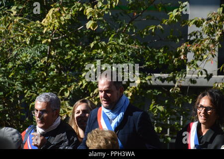 Paris, Frankreich. 26. September 2018. Illegale Besetzung. Der Bürgermeister von Montreuil, Patrice Bessac (Pariser Vorort), erlaubt die illegale Migranten in unbesetzten Aufbau eines Zentrums für Bildung AFPA untergebracht werden, nur in der Nähe des Rathauses. Polizei vorhanden. 26. September 2018 ALPHACIT NEWIM/Alamy leben Nachrichten Stockfoto